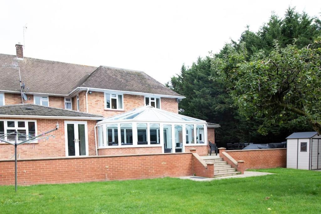 Luxury 6 Bedroom House With Parking - Northwood Northwood  Eksteriør billede