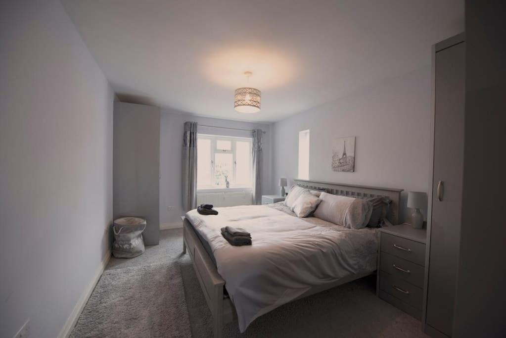 Luxury 6 Bedroom House With Parking - Northwood Northwood  Eksteriør billede